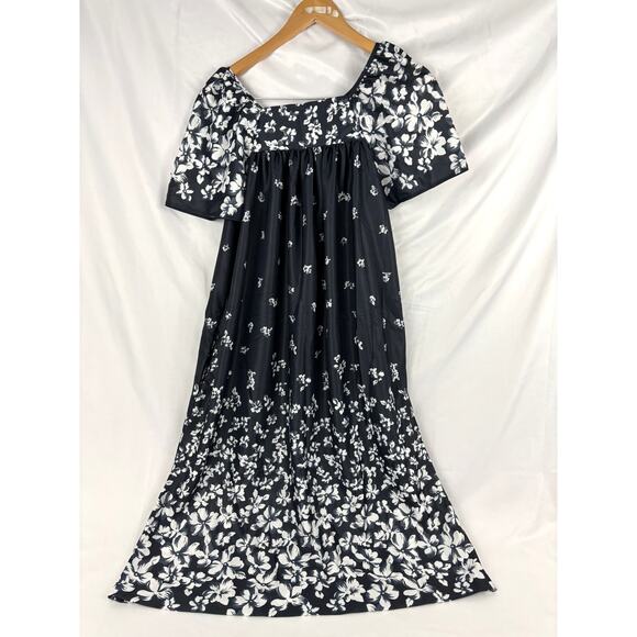 Vintage Women’s Lounger House Dress Short Sleeve SMALL Black White Floral - Picture 2 of 7